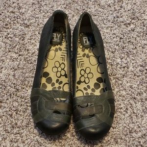 NWOB FLY London Black Pump